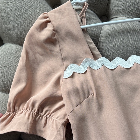 Chic Maxi Dress with White Detailing - Picture 2 of 5